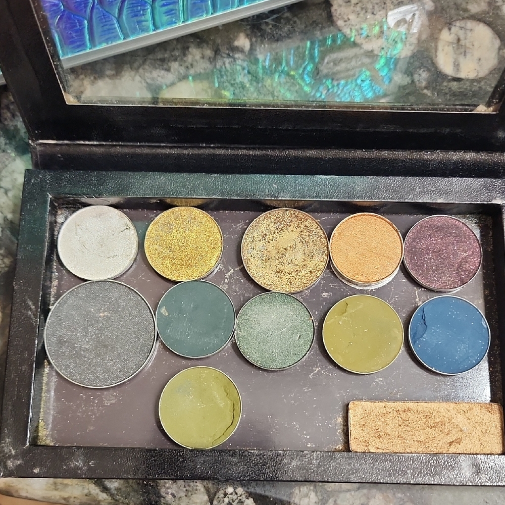 MAC Cosmetics 12pc Multi-Color Eyeshadows